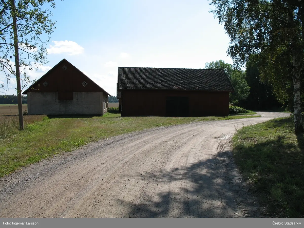 Ladugårdsbyggnader vid Bondsätters gård, 2006-08-17 - Örebro Stadsarkiv ...