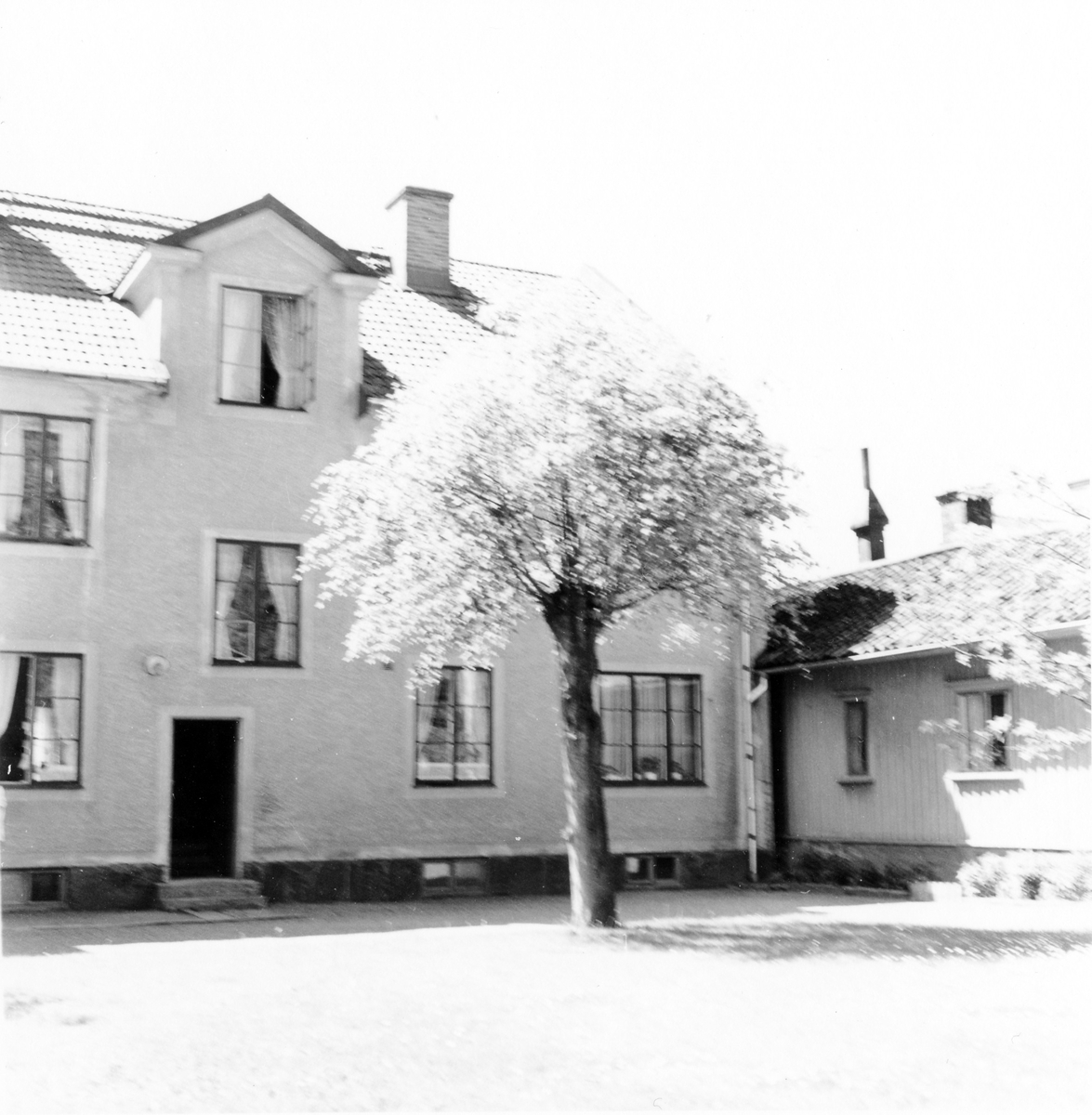 Stenhus i kv. Alströmer 1D, foto taget från gården mot söder och Drottninggatan.