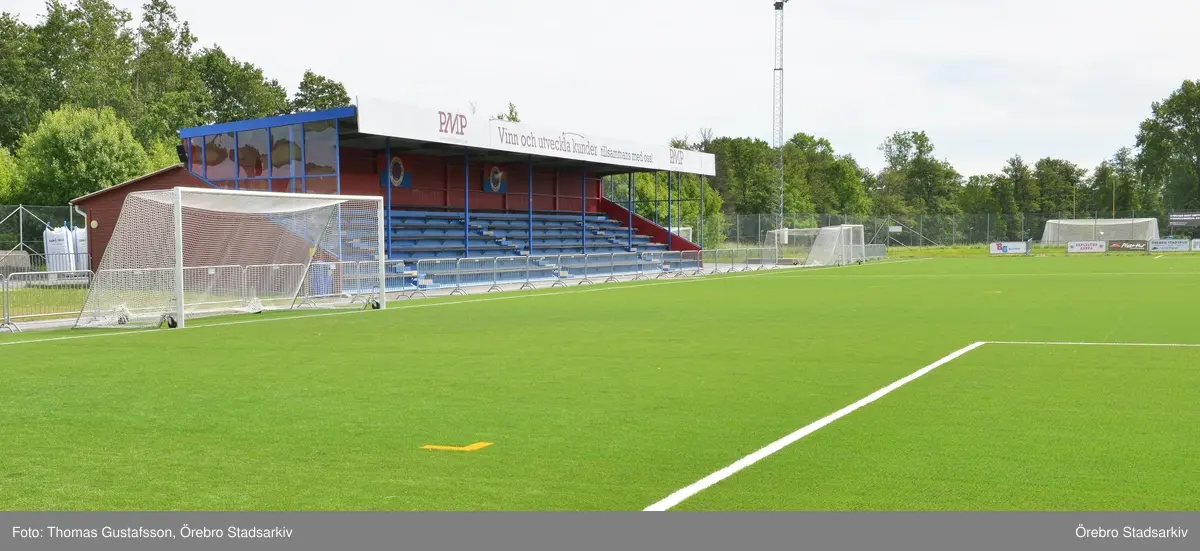 Fotbollsplan och läktare, Karlslunds Arena, 20160620 Örebro