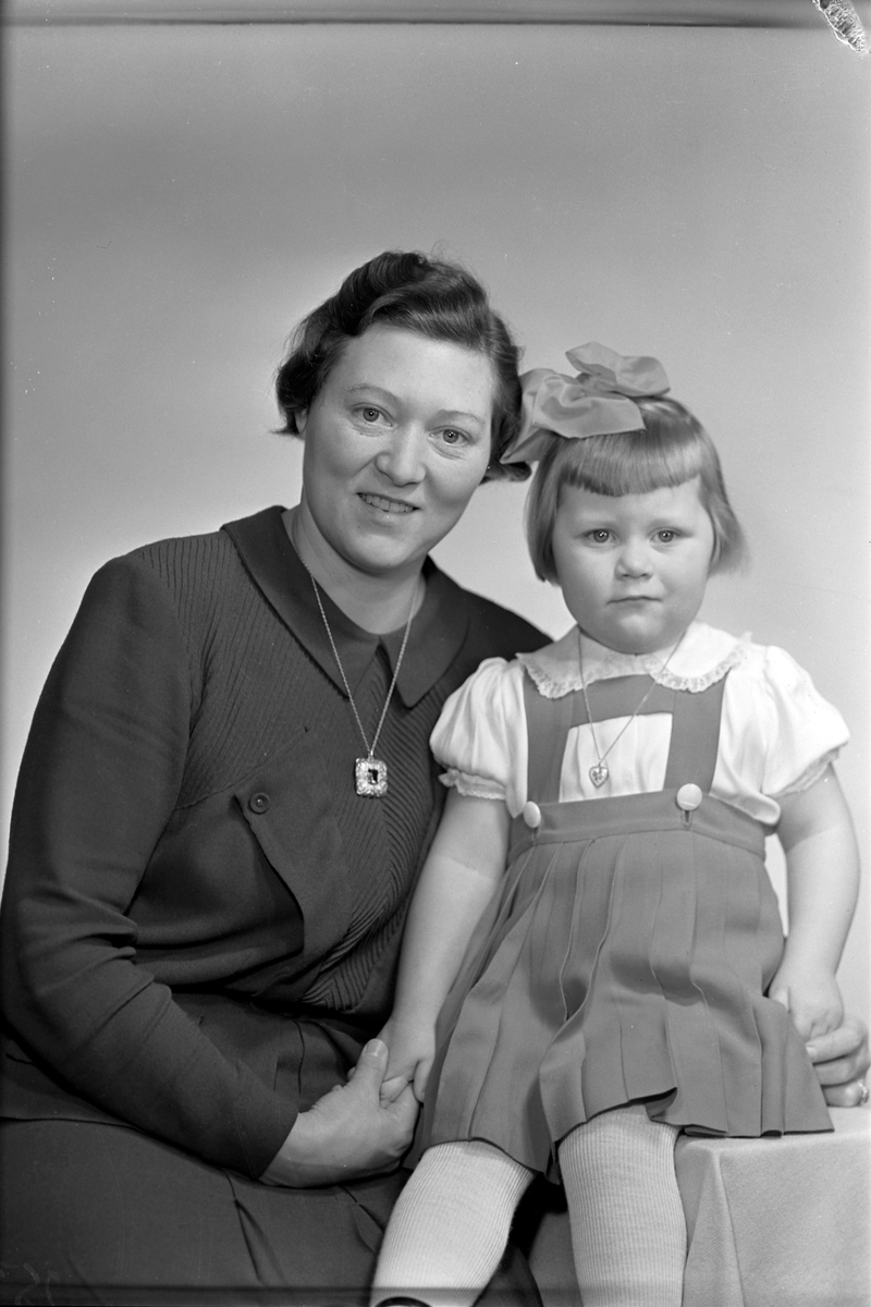 Aslaug Walla med datter Kristin