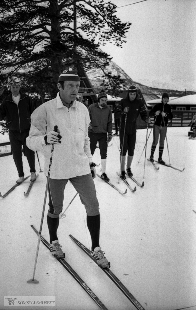 "Skisamling på Bjorli, desember 1975"