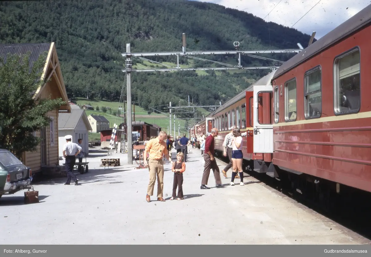 Otta stasjon. Tog Oslo-Trondheim 1971.