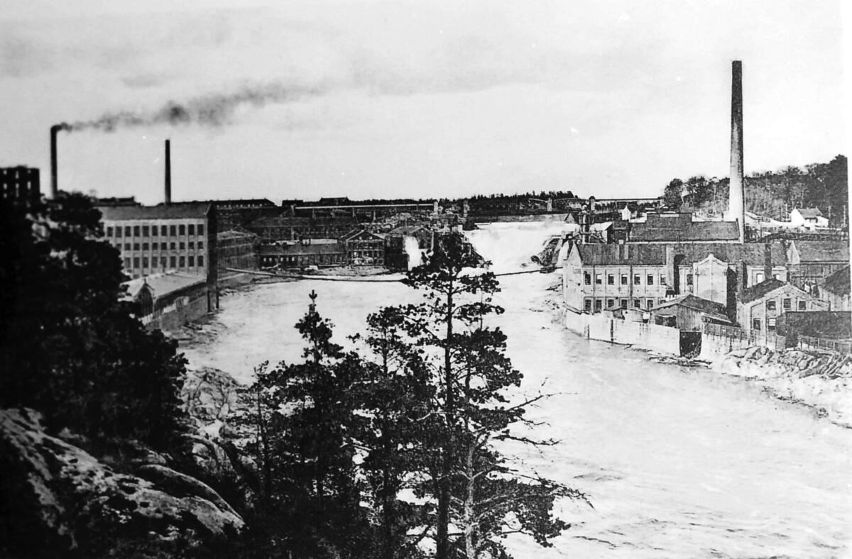 Borregaard og Hafslund fabrikker sett nordover mot Sarpsfossen