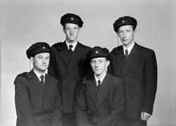 Gjøvik Gymnas studenter med studentlue 1953, ukjent navn.
