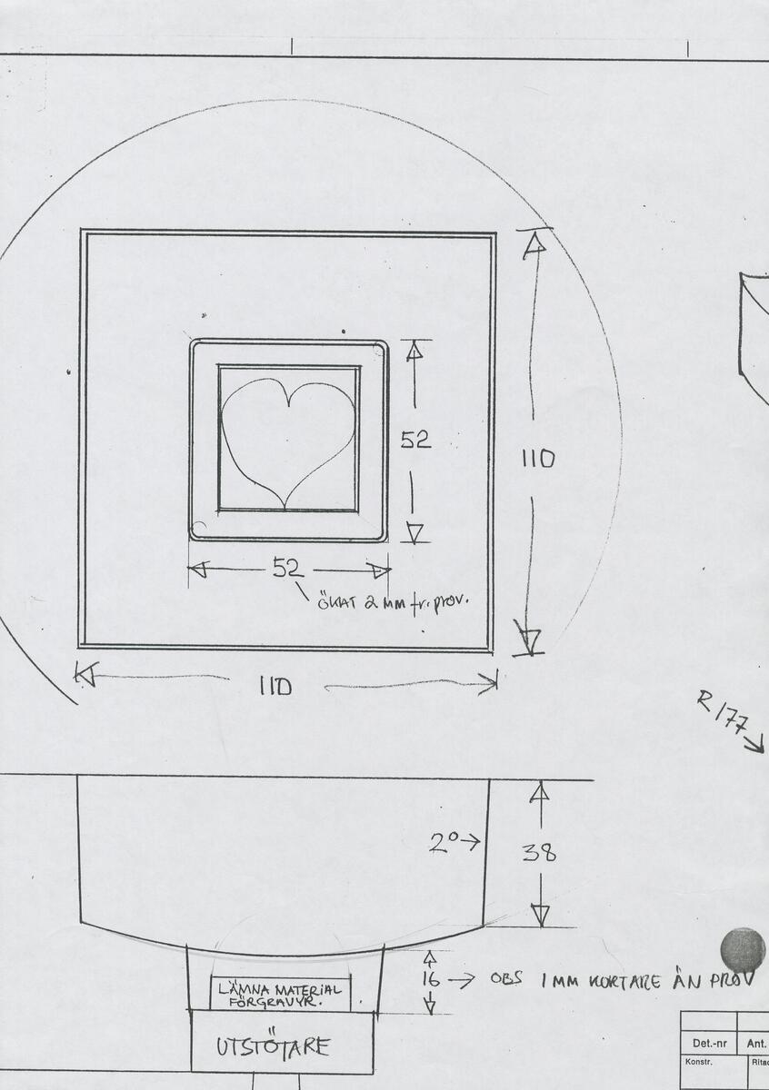 Skisser och ritningar till en kvadratisk skål på klack samt tre översiktsskisser på olika motiv som ska finnas i skålens botten  såsom hjärtan, gubbe, ansikte och vågor. Även en avkopierad mall av skålens botten finns med. Noteringar. Måttangivelser.