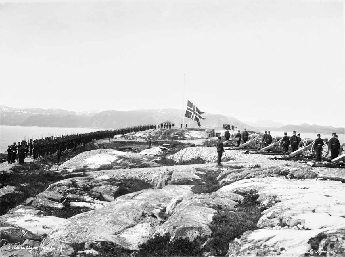 Flaggheising ved Hysnes Fort