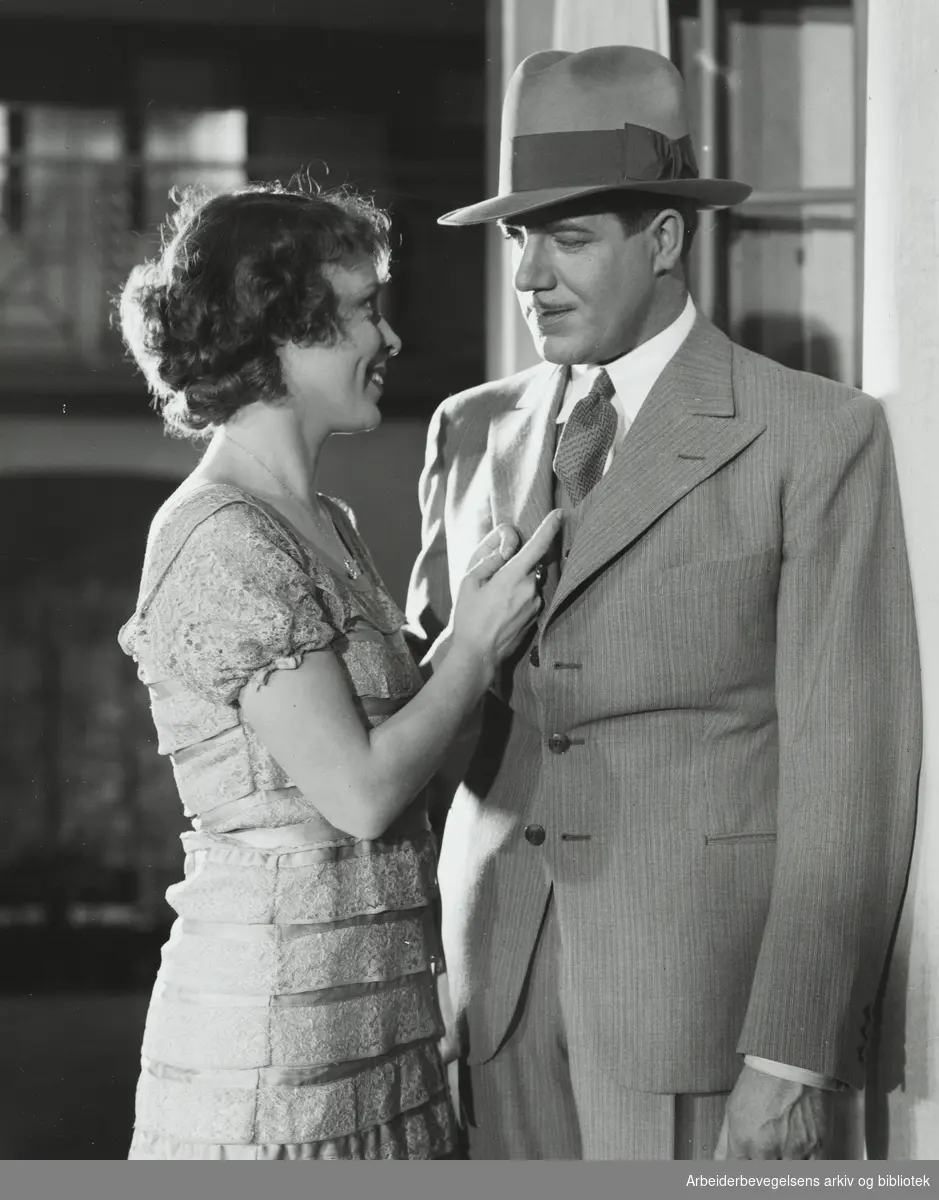 Adolf Jahr og Magda Holm i Paul Merzbachs filmkomedie "Svärmor kommer" fra 1932. Arbeidermagasinet/Magasinet for Alle