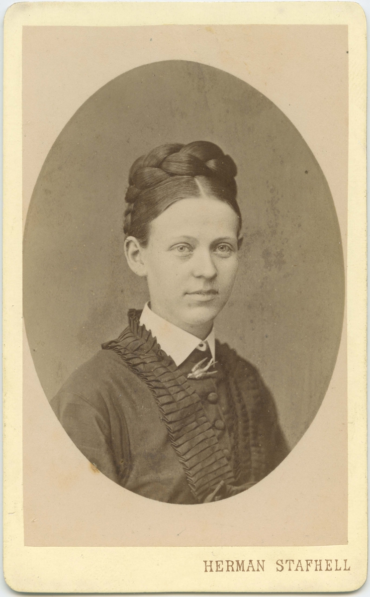 Porträtt på fröken Jenny Cronsiöe.