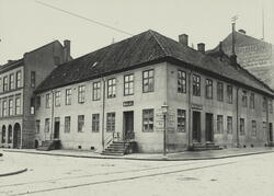 Becker & Co. kolonial og vinhandel. Hjørnet av Store Strandg