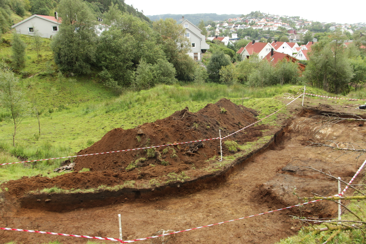 Foto etter ferdig utgraving, utsyn fra utgravingsområdet.