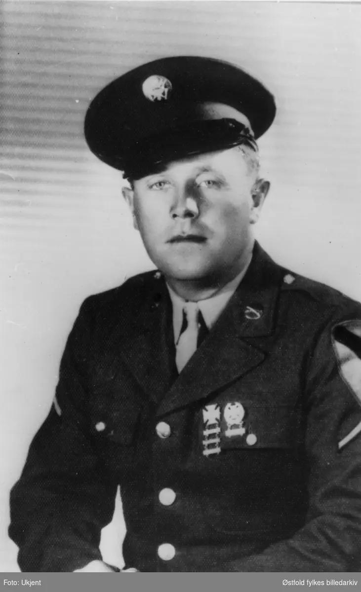 Portrett av Kjell Belsby som medlem av den amerikanske hær under 2. verdenskrig. Falt i kamp på Filippinene i 1945.