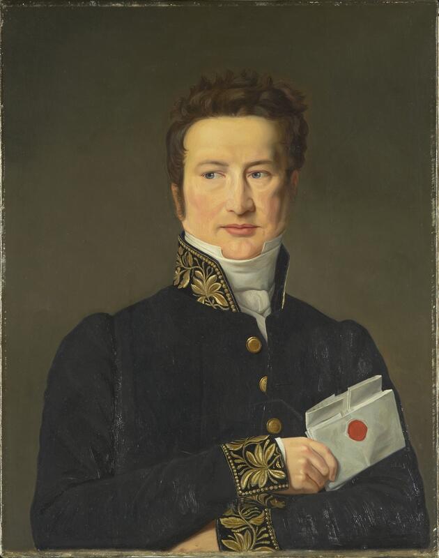 Portrett av Johan Gunder Adler i festantrekk. Han holder et forseglet brev i hånden.