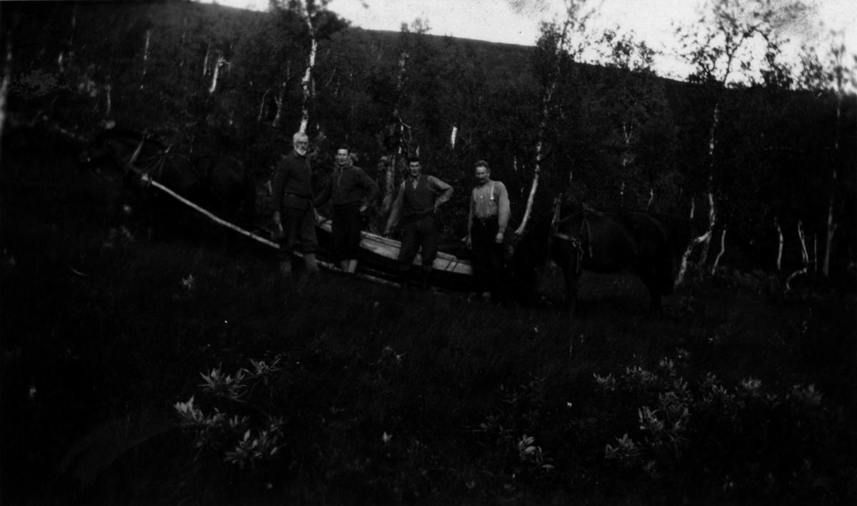Hestetransport av båt fra Ranem til Aurevatnet som ligger ovenfor Gunnarheimen i Målselv.