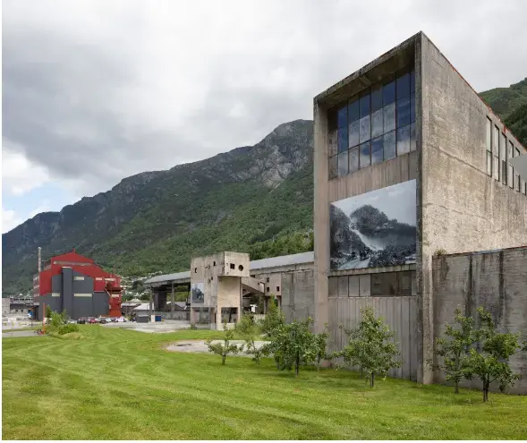 Odda smelteverk. Her ser vi deler av den gamle fabrikken.