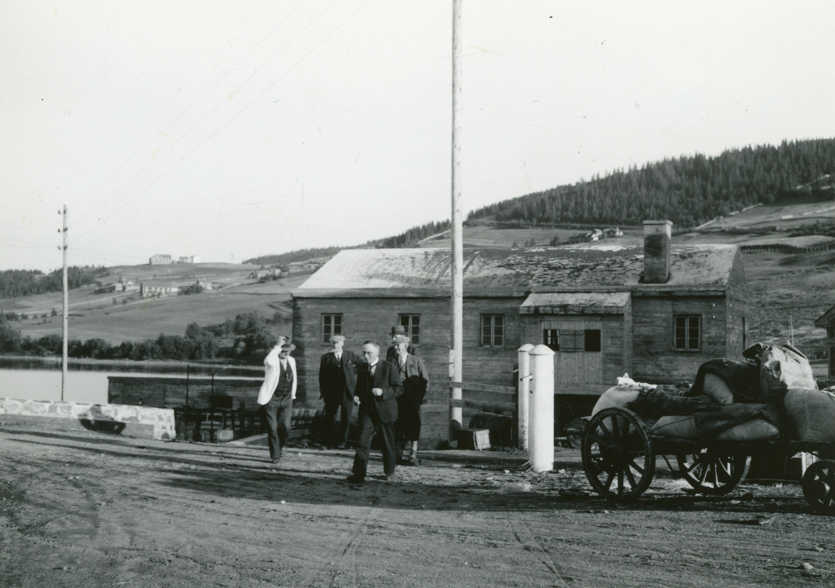 Kornrådet på besøk på Fossheim mølle i Vestre Slidre 16. august 1935.