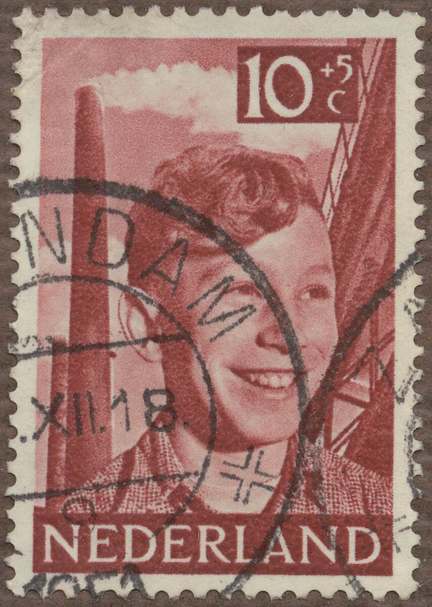 Frimärke ur Gösta Bodmans filatelistiska motivsamling, påbörjad 1950.
Frimärke från Nederländerna, 1951. Motiv av Fabriksskorsten i bakgrunden Pojke