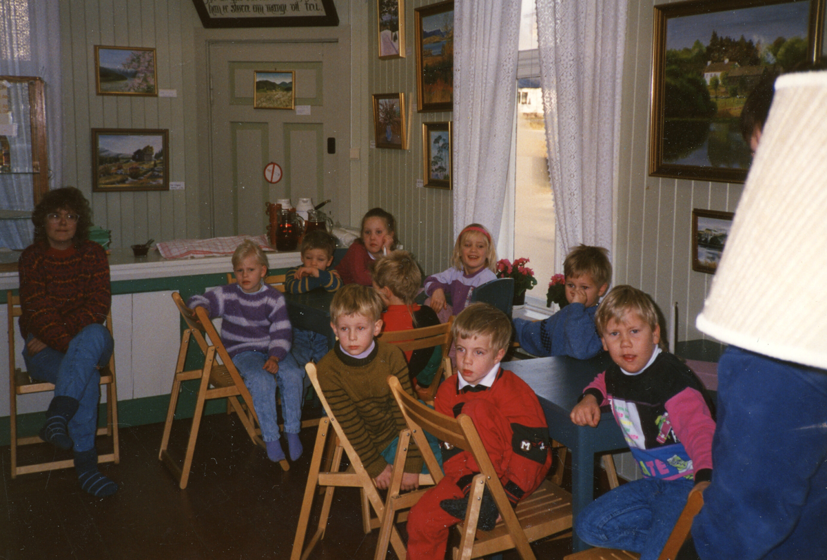 Folkestad korttodsbarnehage på museet under julemessa 1989.  