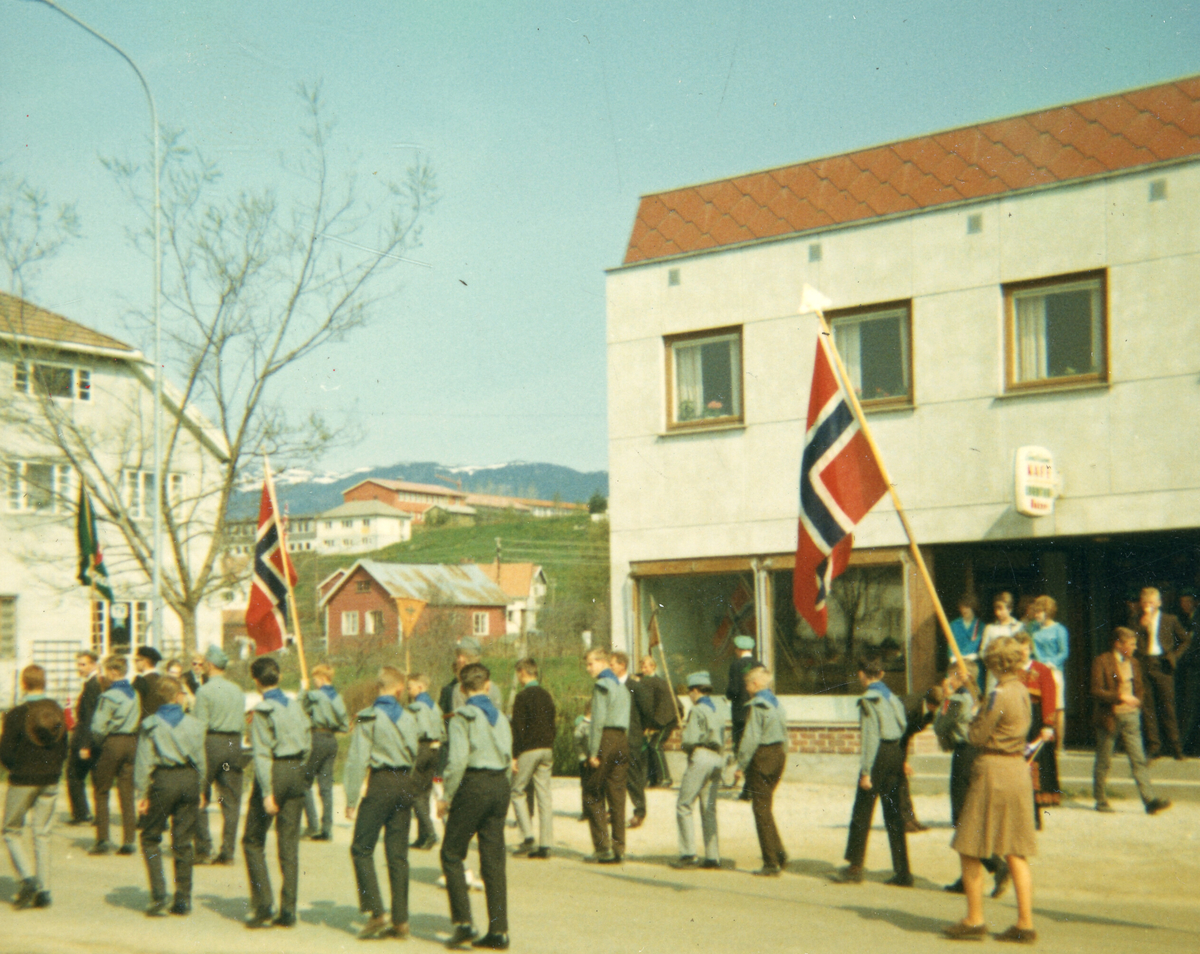 17. mai-feiring i Bøgata i 1966.