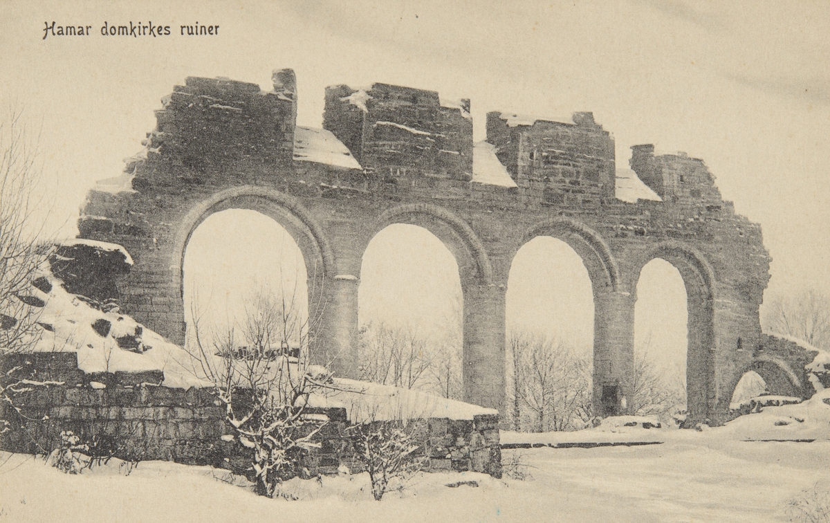 Postkort, Hamar, Domkirkeruinen på Domkirkeodden, vinter
