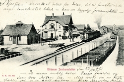 Kirkenær stasjon på Solørbanen. Damplokomotiv med persontog 