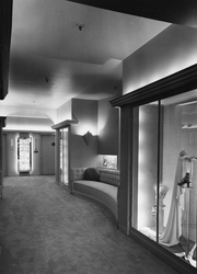 Interiör från NK, Nordiska Kompaniet, Franska avdelningen. I