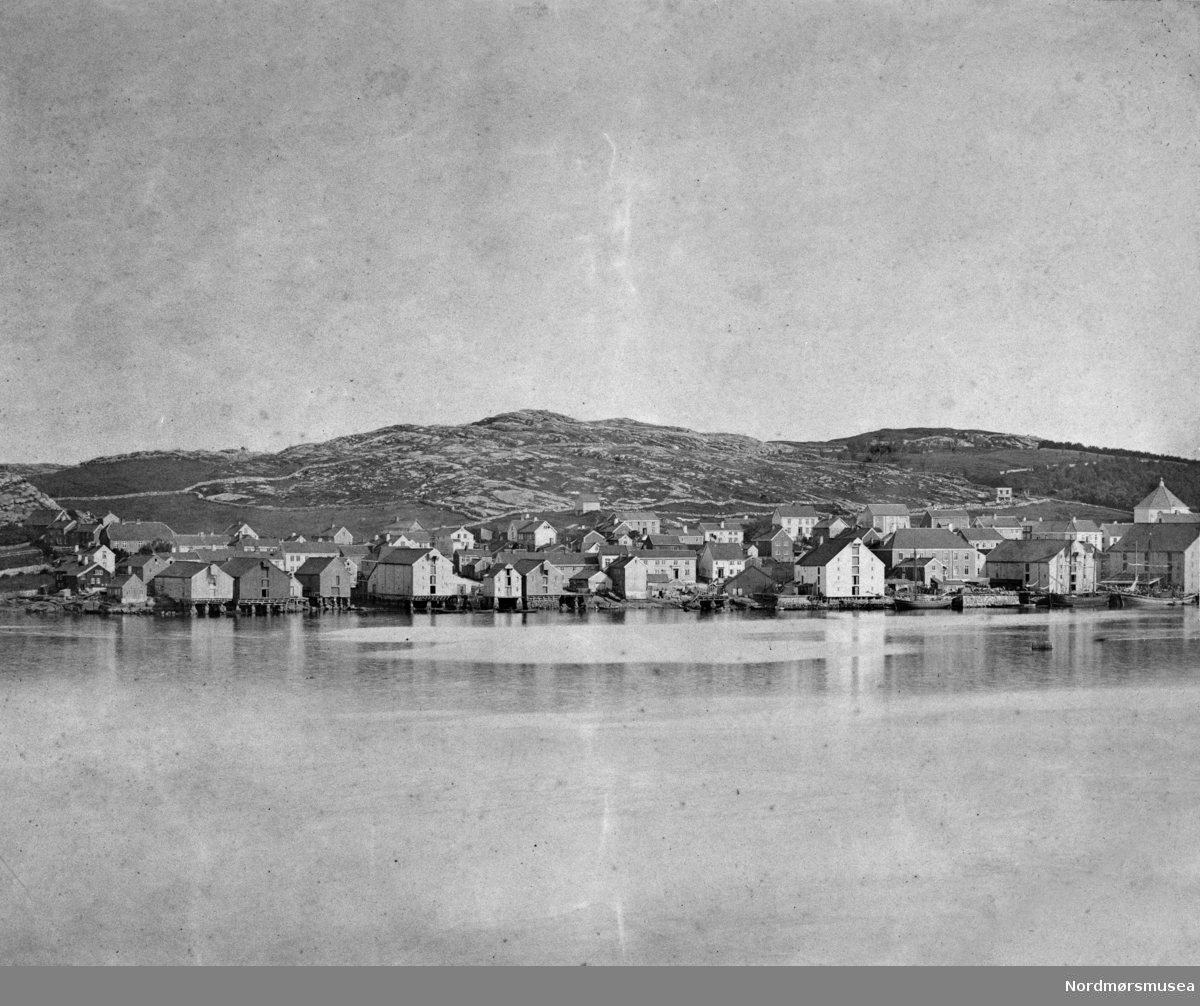 Foto fra Nordlandet i Kristiansund. Fotograf er trolig Johan Konrad Engvig.