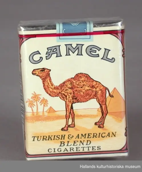 Cigarettpaket. Märke: "CAMEL".