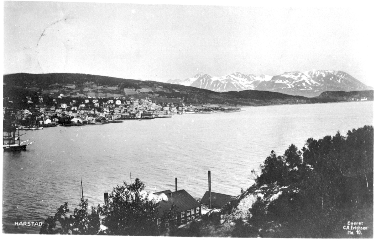 Utsikt fra Gangsås mot Harstad sentrum og Trondenes.