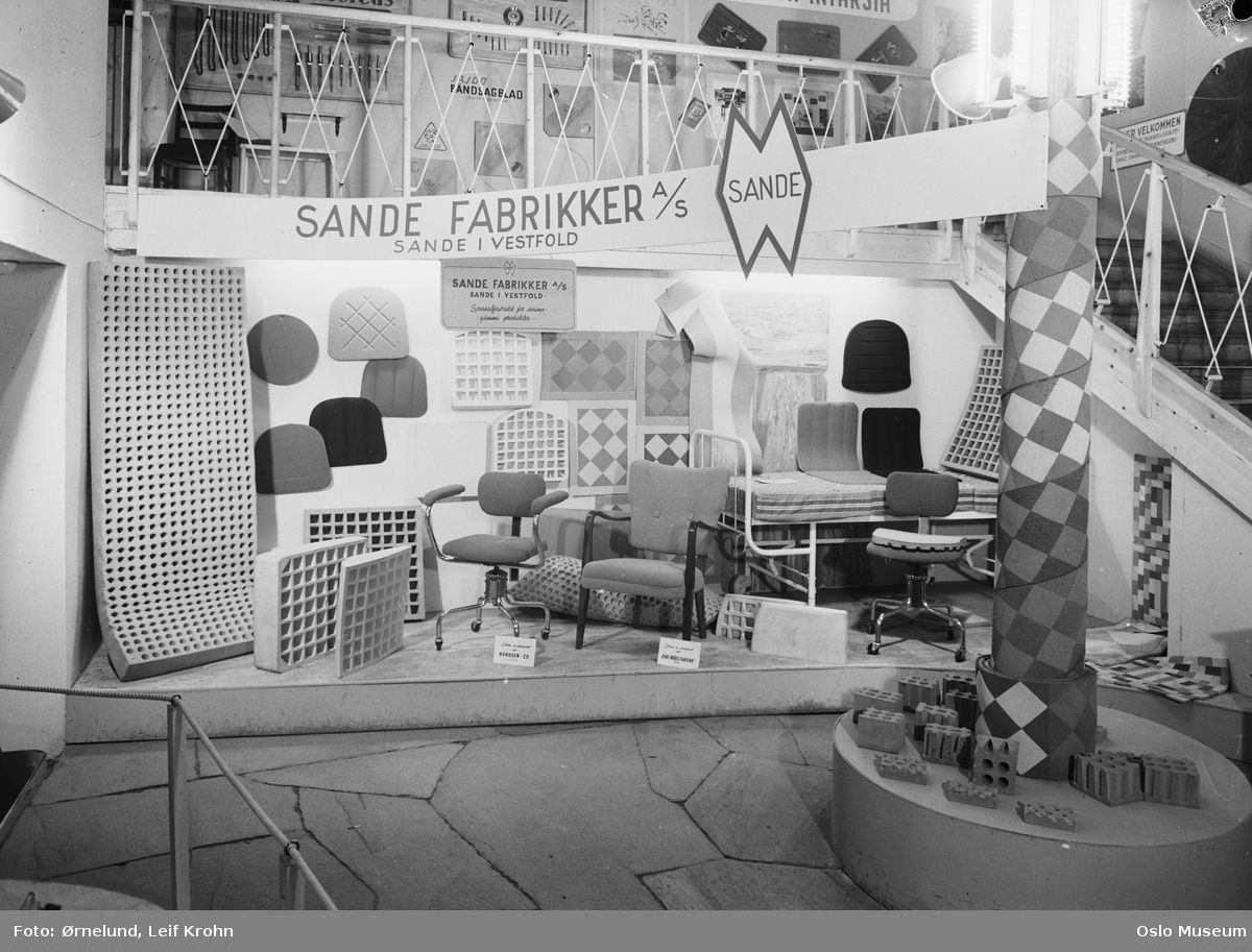 Sande fabrikker ble startet i 1946 av Arild Wahlstrøm og Martin Mehren. De planla et reparasjonsverksted for støvler og gummislanger, men endte opp med en betydelig industribedrift innen gummivarer og skumplast.