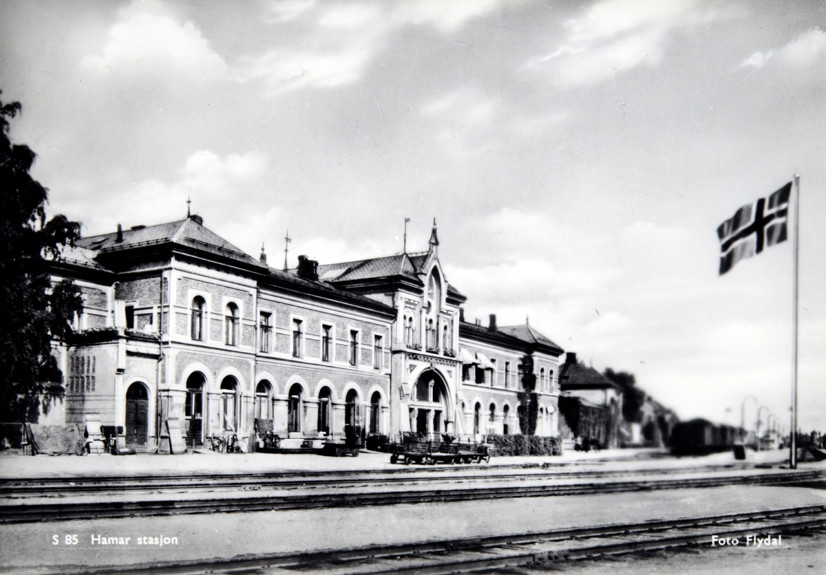 Postkort, Hamar jernbanestasjon, eksteriør, jernbanespor,  
