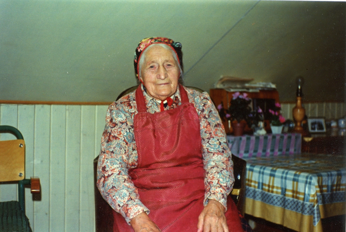 Portrett av  Birgit Tuv Rusto 98 år