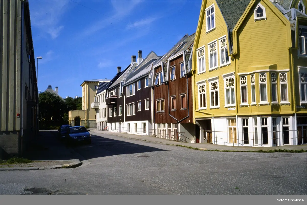Bygård i Fredrik Selmers gate 2 på Kirklandet i Kristiansund. Arkivskaper og giver var Stein Magne Bach ved Nordmøre museum.