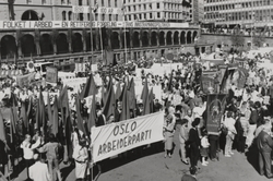 1. mai 1990. På Youngstorget i Oslo. Banner foran: Oslo Arbe