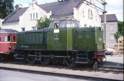 Diesellokomotiv Di 2 828 i skiftetjeneste, på Hamar stasjon