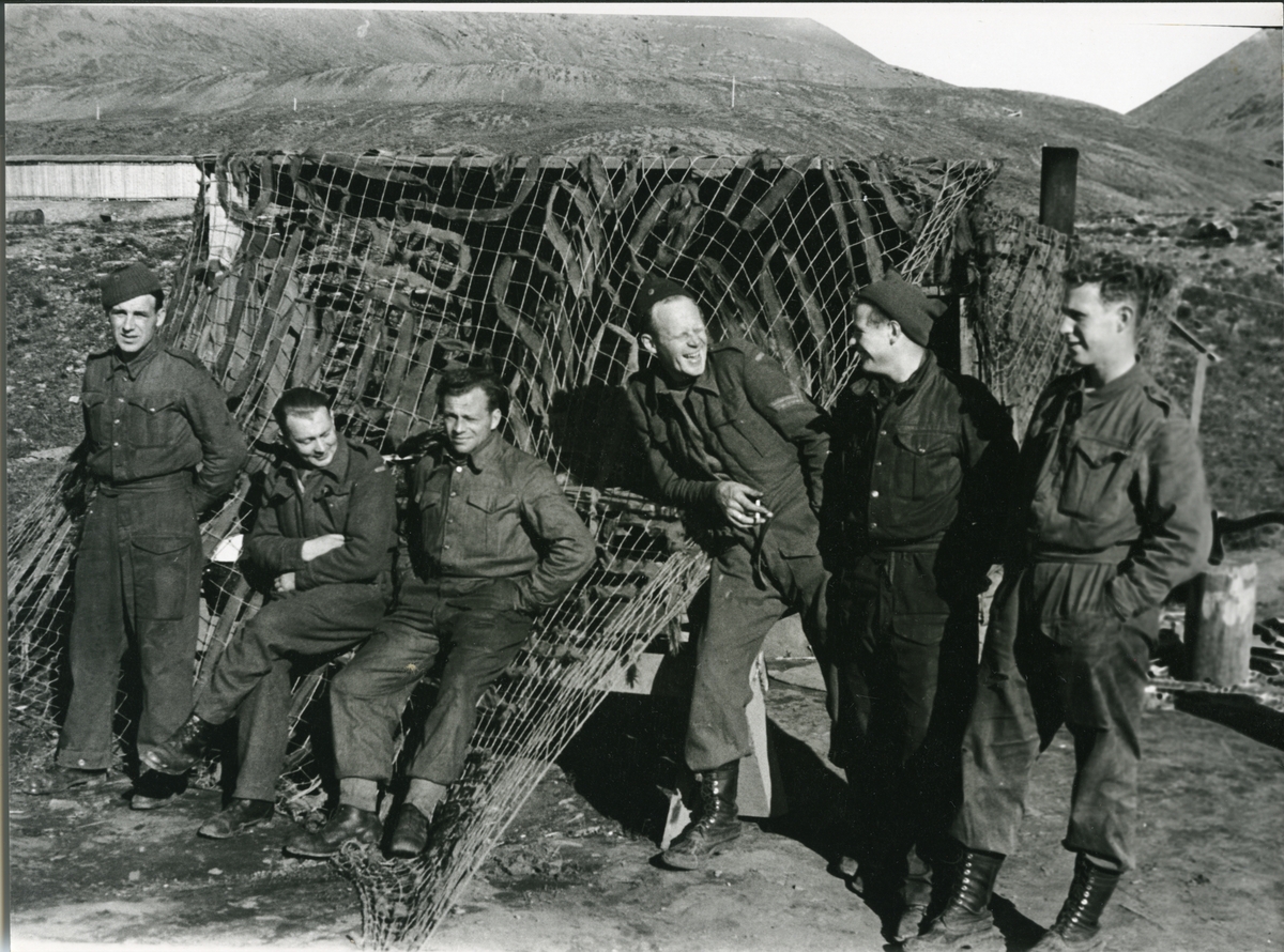 Barentsburg. Mannskapet på Bofors 1, 6 menn. Kjøpt av Brynjulf Mugaas