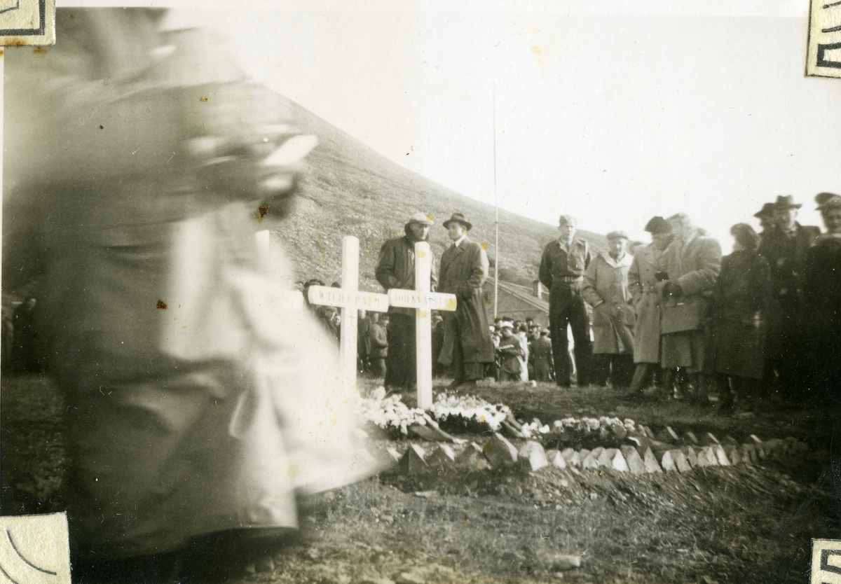 Gravene til  4 av de som omkom i Barentsburg under Operasjon Fritham 8.september 1943. Kistene ble senere flyttet til fastlandet. De som ble begravet her var Anton Edvin Nilsen, K.Lundin, Wilhelm E. Palm (d.12.09.1943) og Johan Kvalbein som falt/ble skadet den 8.9.1943.  7.august 1949 besøkte H.K.H. Kronprins Olav gravstedet, og gav den siste honnør til de falne. Kommandør Peter Bredtorff la ned krans.