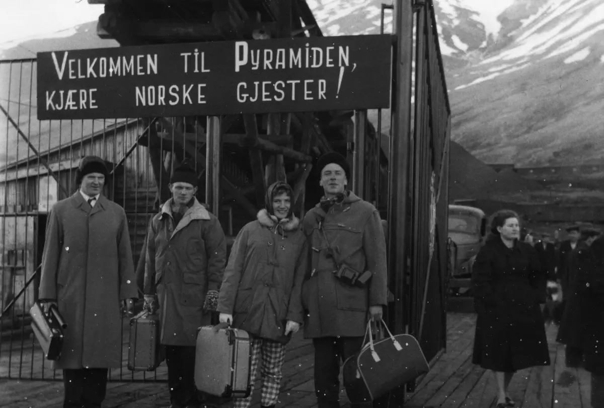Nordmenn på besøk hos russerne i Pyramiden våren 1956