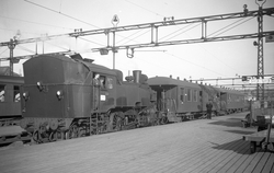Damplokomotiv type 32c nr. 388 med lokaltogsvogner på Oslo Ø