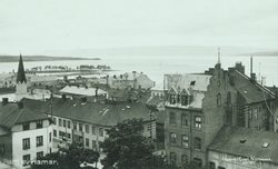 Postkort, Hamar, hus og bakgårder i Grønnegata, sett fra tår