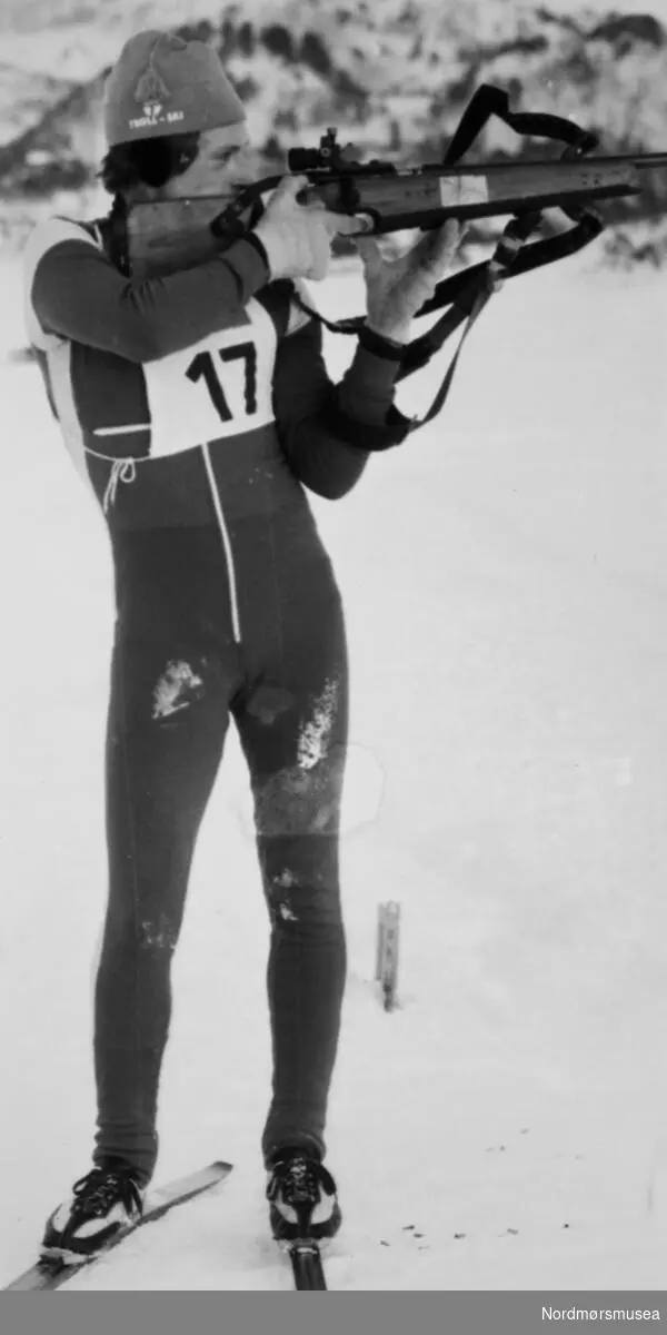 Skiskytter Svein Løvik. Bildet er fra avisa Tidens Krav sitt arkiv i tidsrommet 1970-1994. Nå i Nordmørsmusea sin fotosamling.