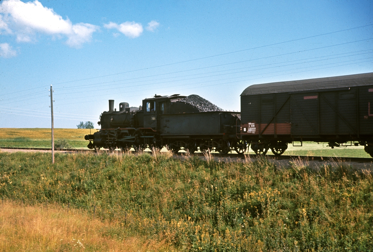 Damplokomotiv type 27a nr. 296 med godstog fra Eina til Skreia