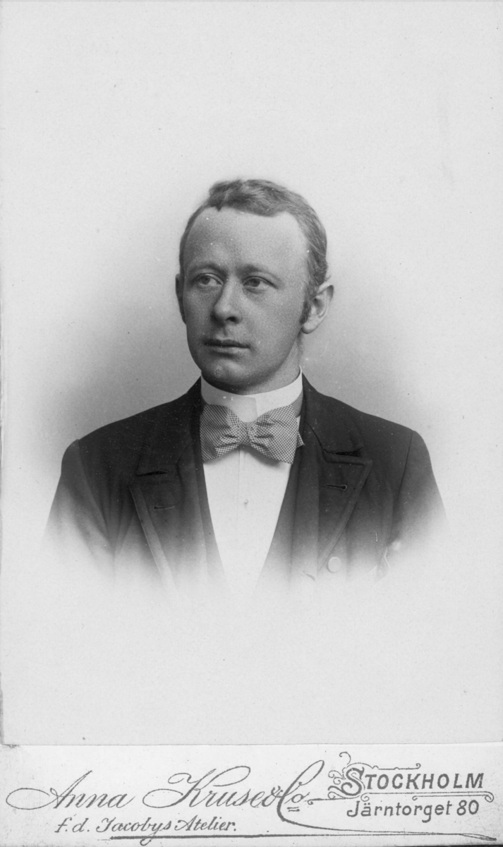 Portrett av maskinist Alfred Olsen i Vesteraalens Dampskibsselskab
