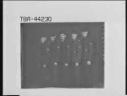 Gruppeportrett av fem tyske soldater i uniform. (Alle ståend