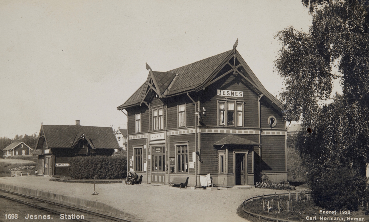 Postkort, eksteriør, Jessnes jernbanestasjon, tatt i 1923 eller før.