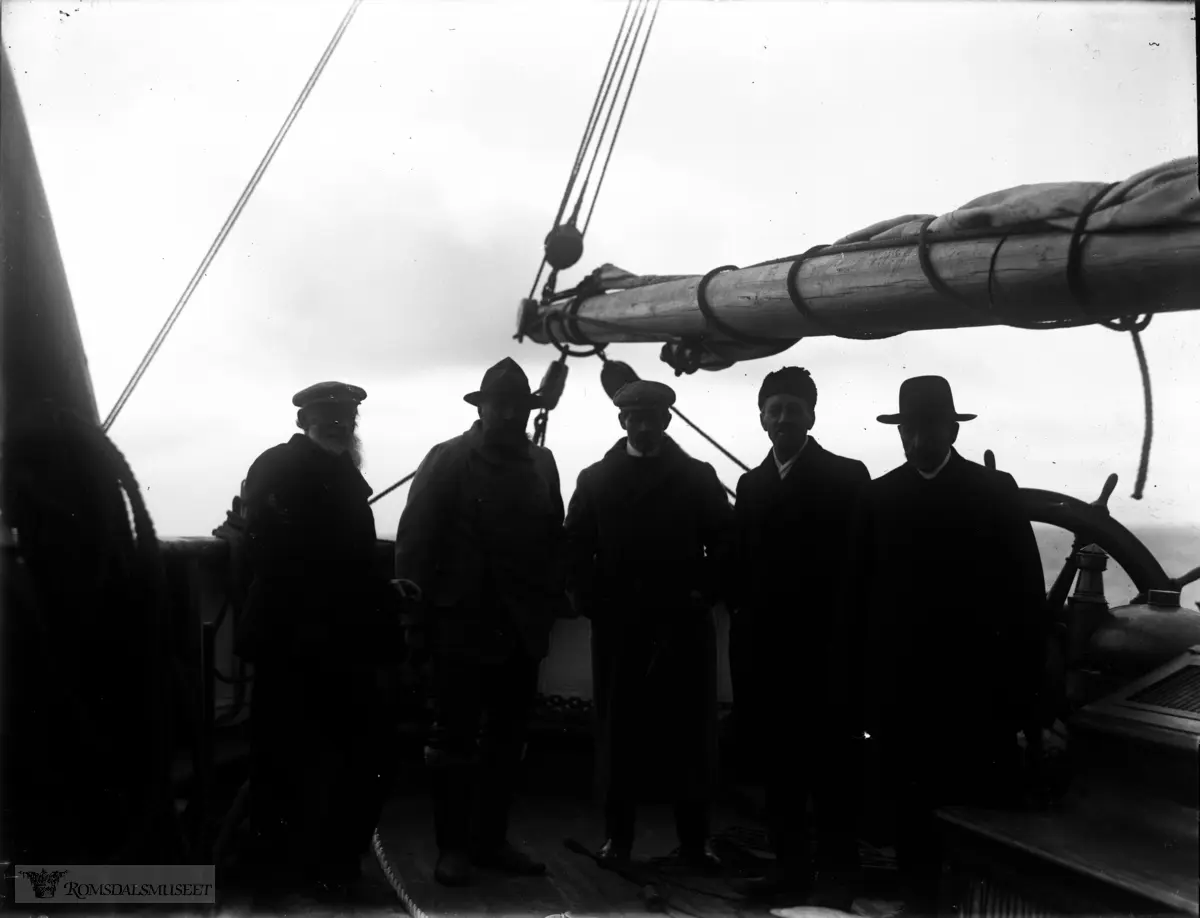 Fra Jonas Lied samlingen., "On board the S.S. Eclipse at Dickson Island" 2left to right: Johannesen, Sverdrup, Evensen, Gundersen and Captain Johannessen"