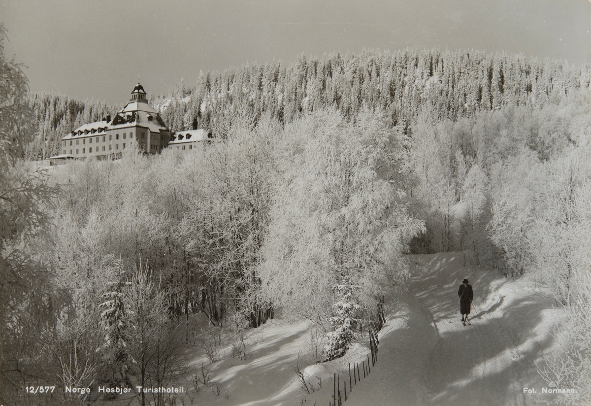 Postkort, Ringsaker, Furnes, Høsbjør Turisthotell, vinter, mann med ski,