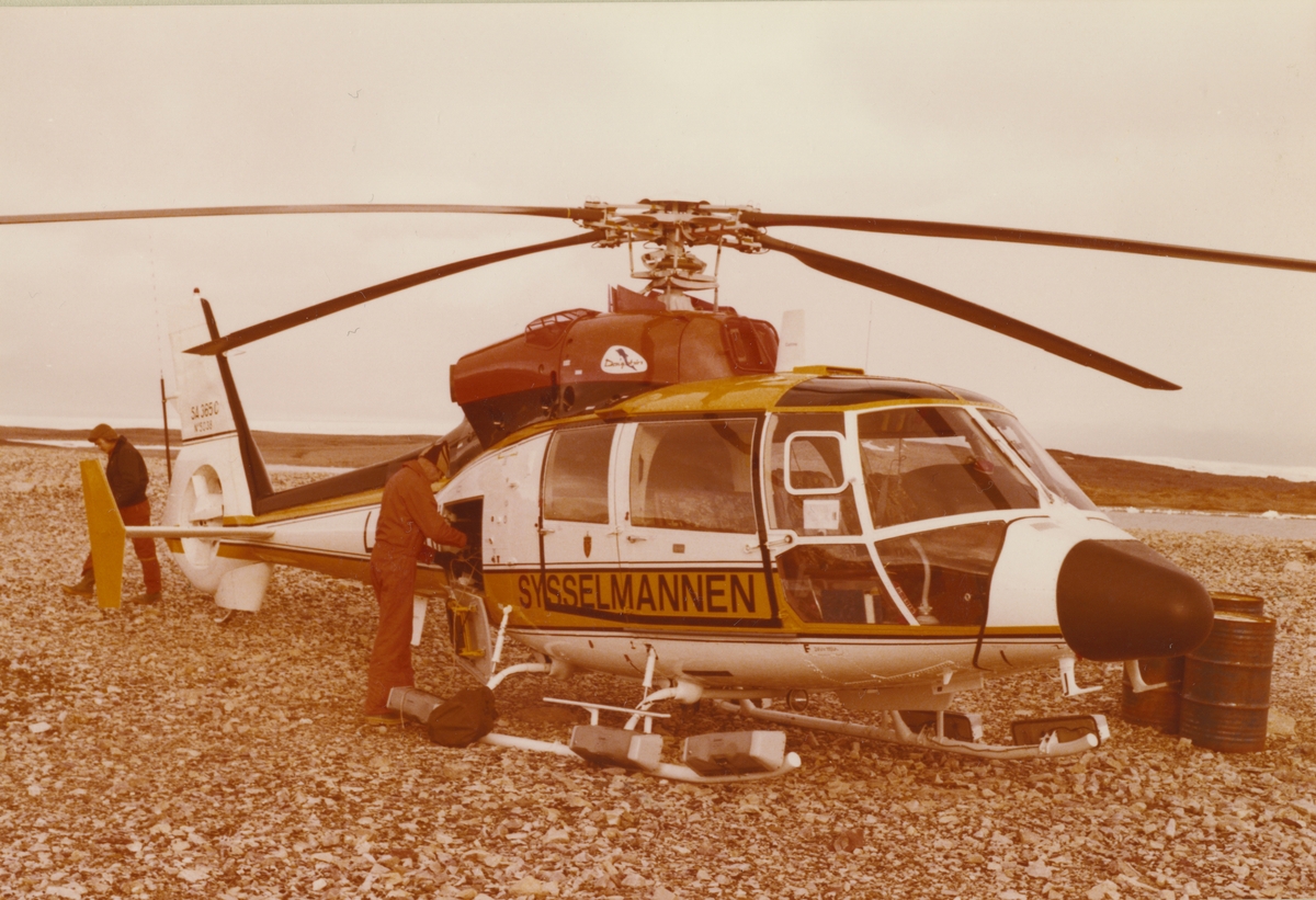 Helikopter på Nordauslandet. Originalen returnert til giveren.