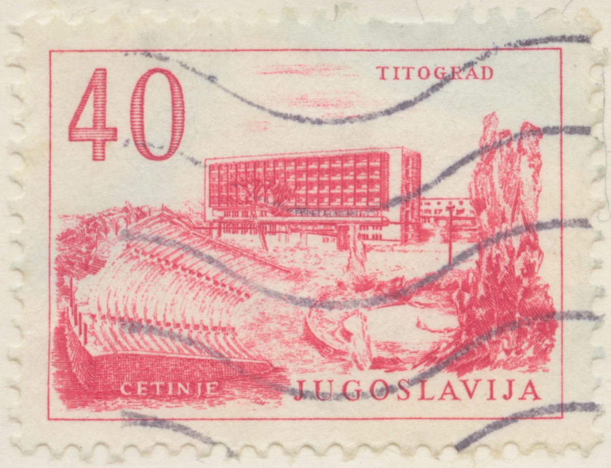 Frimärke ur Gösta Bodmans filatelistiska motivsamling, påbörjad 1950.
Frimärke från Jugoslavien, 1958. Motiv av Modern Amfiteater i Titograd (i bakgrunden): Titograd Hotell