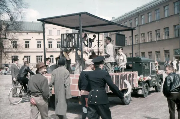 Flak Med Jailhouse Rock Vid Karolinska Skolan På Barnens Dag. 1956-1959 ...