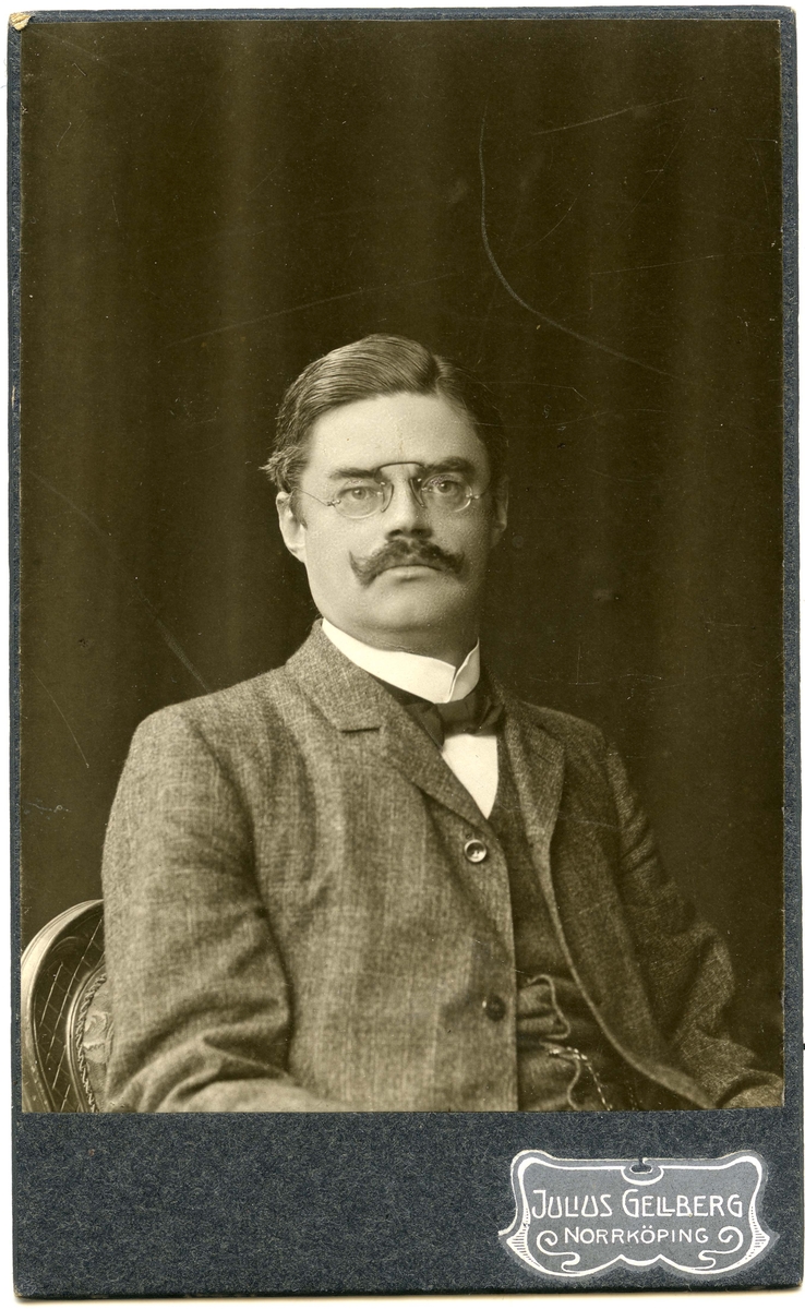 Porträtt på Distriktsläkare Erik Haglund född 15 mars år 1866